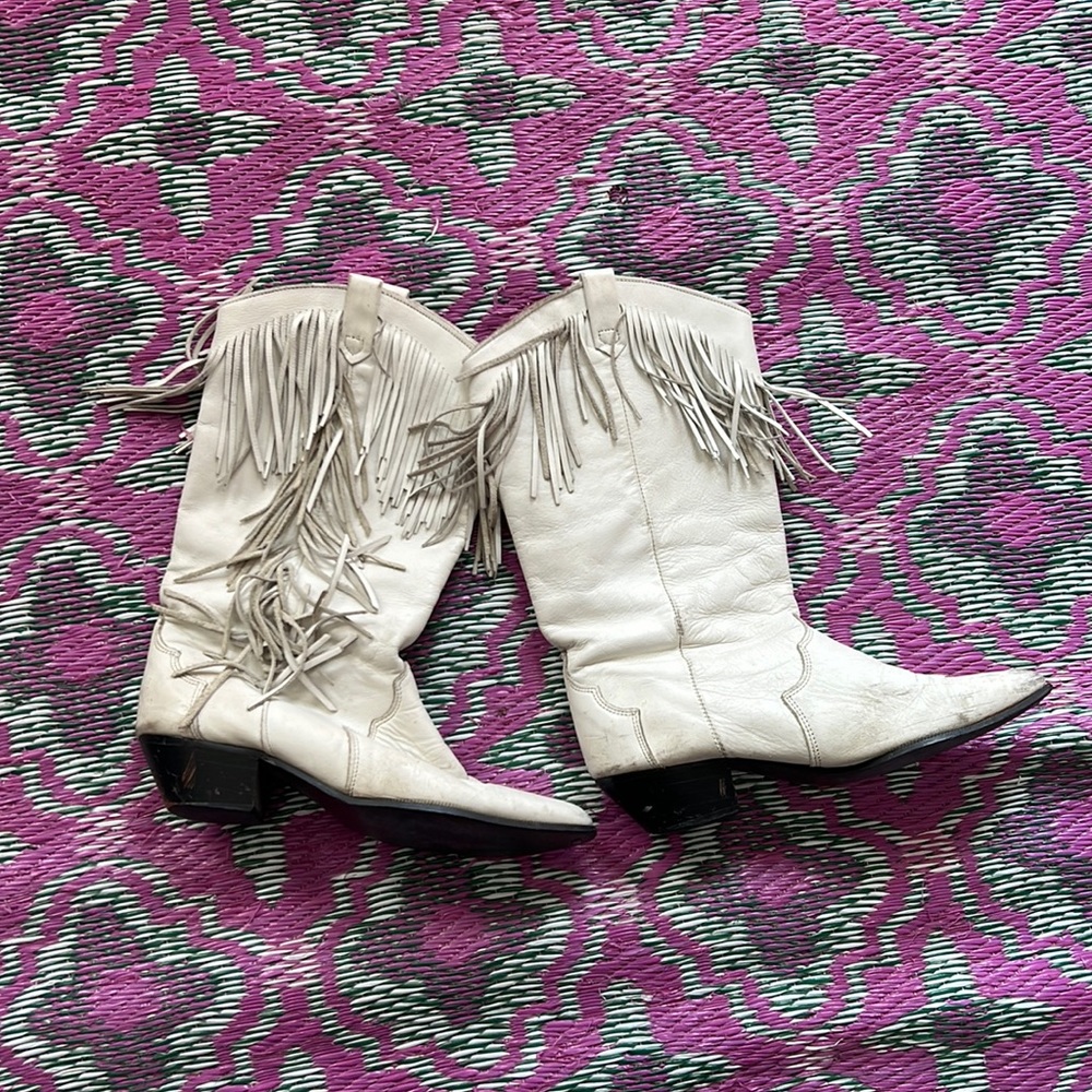 Vintage cream colored fringe western boots by Dingo 1980s